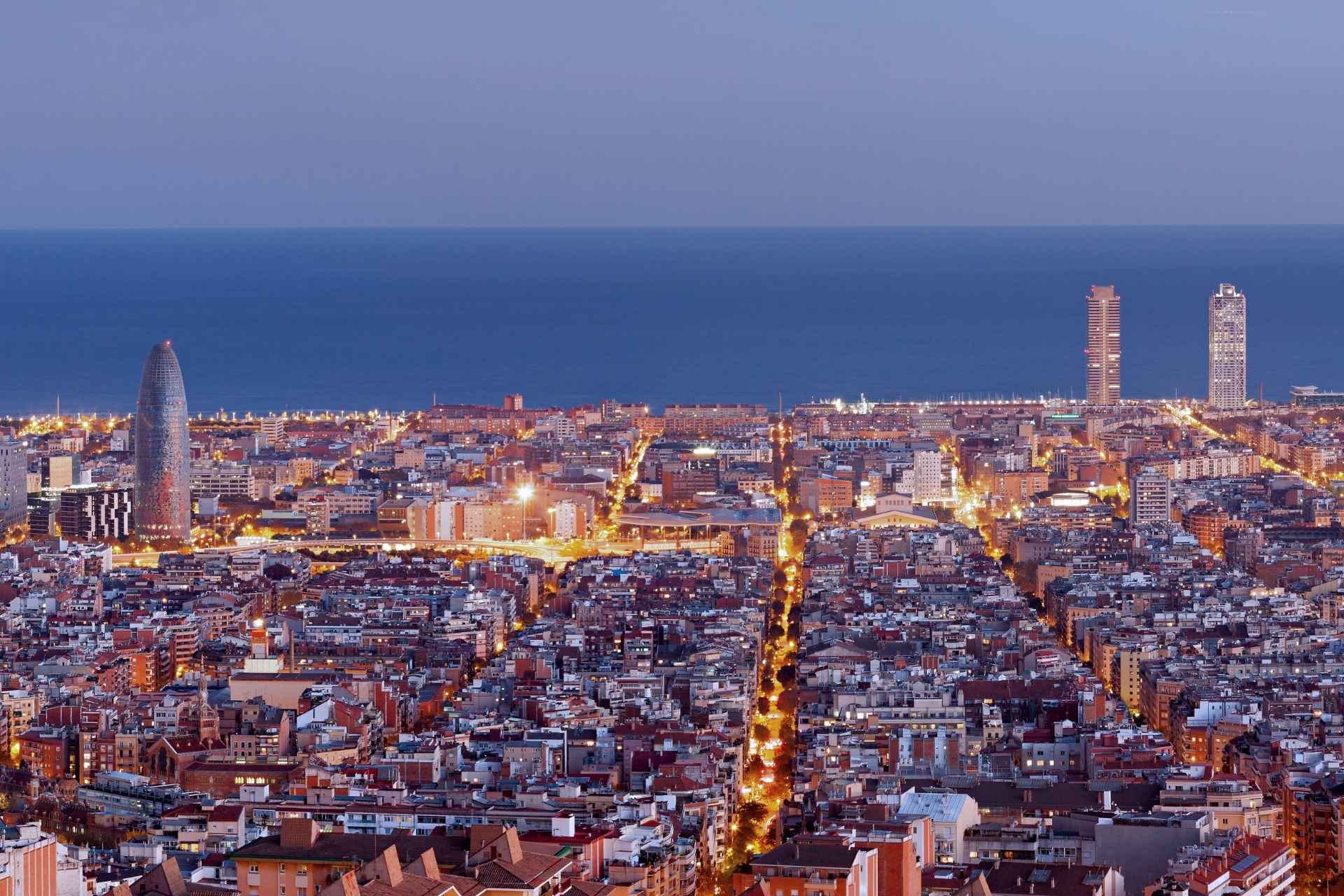 Lemon Folder was established with the vision of enhancing the success of international technology companies in Spain by delivering top-tier content for their marketing communications.